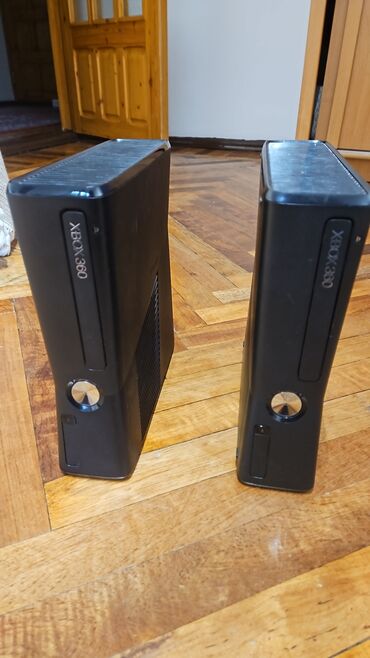 xbox 360 lt 30 бу: Продам два xbox 360 slim. в комплекте идут: 2 джойстика, 2 блока