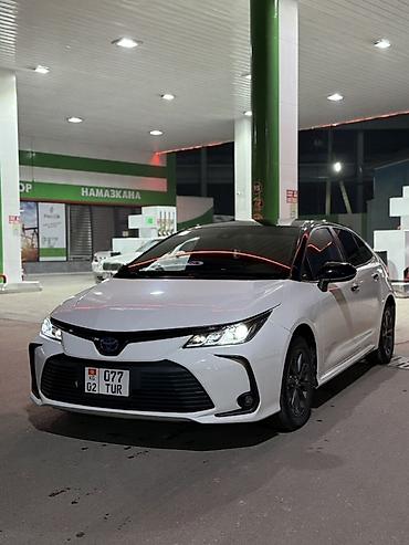 bmw 2: Toyota Corolla: 2019 г., 1.8 л, Автомат, Бензин, Седан — 2
