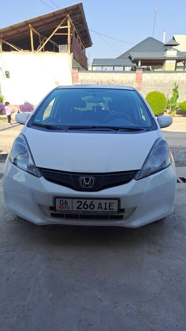 автомобиль kia: Honda Jazz: 2012 г., 1.3 л, Механика, Бензин