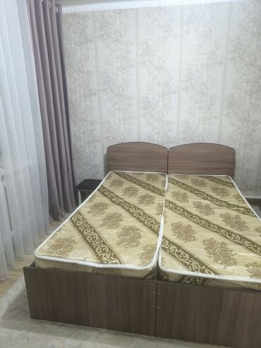 двуспальные кровать: Односпальная кровать, Б/у, С матрасом, Дерево, длина - 200 см