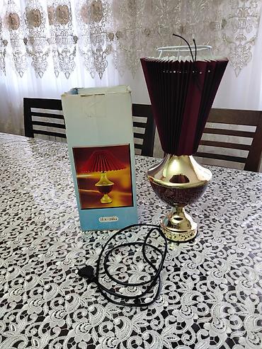 pul qutu: Masaüstü elektrik lampası - Klassik üslublu, qızılı rəngli metal — 1
