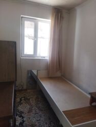 сдаю посуточно квартиру: 1 бөлмө, Менчик ээси, Чогуу жашоосу жок