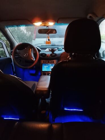 Mercedes-Benz: Mercedes-Benz A-Class A160, ağ rəngli kompakt hetçbek. Texniki və — 5