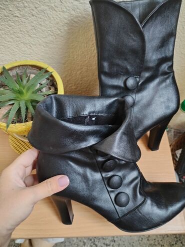 crni karmin: Ankle boots, 38