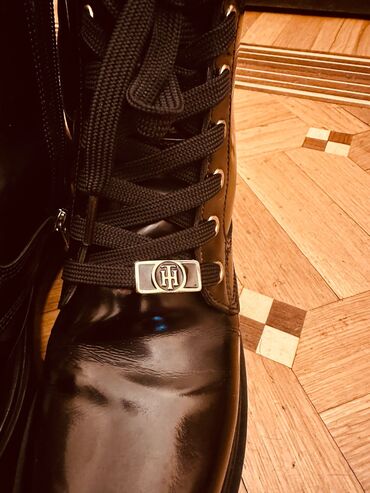 Çəkmələr: Qısaboğaz, Tommy Hilfiger, Ölçü: 36, rəng - Qara, İşlənmiş — 2