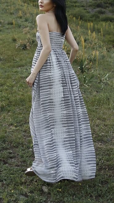 серое платье с: Вечернее платье, Длинная модель, Без рукавов, S (EU 36)