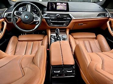 bmw lyuk: BMW 5 series: 2 l | 2019 il Sedan — 5