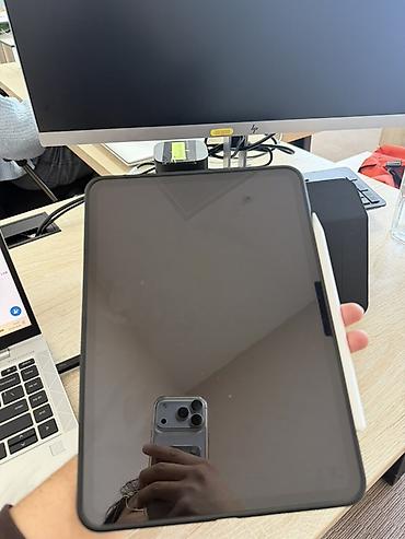 сколько стоит 18 про: Планшет, Apple, память 256 ГБ, 10" - 11", Wi-Fi, Б/у, Классический цвет - Серебристый — 2