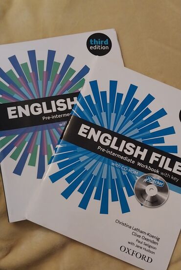 new english file: 《English File Pre-intermediate level》İş dəftəri +öz CD si ilə birliktə