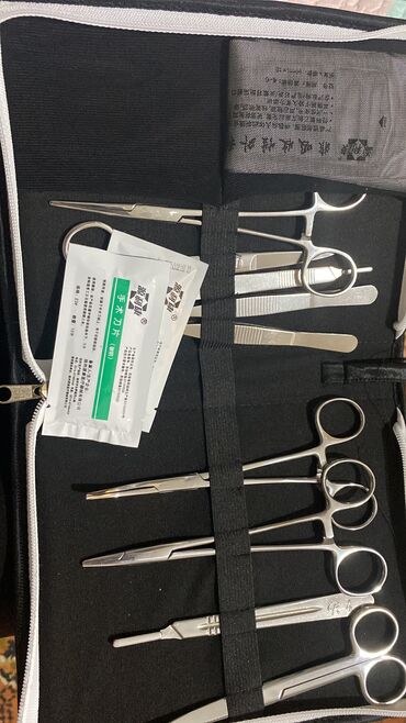 хирургический: Медицинские инструменты; в комплекте - 2 скальпеля со сменным лезвием