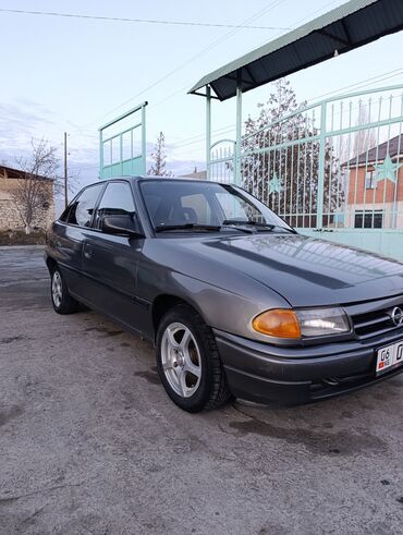 автомат коробка машина: Opel Astra: 1992 г., 1.4 л, Механика, Газ, Седан