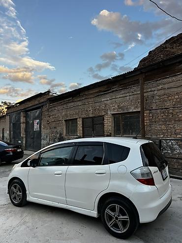 Honda: Honda Fit: 2008 г., 1.5 л, Вариатор, Бензин, Хэтчбэк — 6