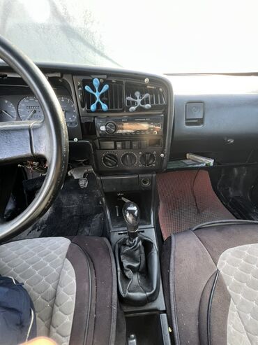 Volkswagen: Volkswagen Passat: 1988 г., 1.8 л, Механика, Бензин, Седан — 15