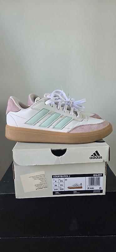 roleri deciji: Adidas Courtblock J – juniorske patike za tenis/lifestyle Nošene par — 1