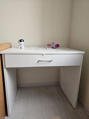 ofis stullari: Ağ rəngli iş, komoyuter masası (ikinci əl) xırda zədələri var,nəzərə — 1
