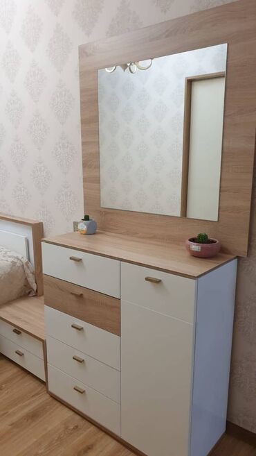 Uzunmüddətli kirayə mənzillər: 9 mkr,Göz xəstəxanası ilə üzbəüz,5 mərtəbənin,4-cü mərtəbəsində.2 — 9