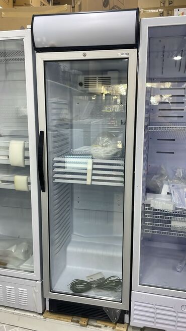 Aspiratorlar: Şəffaf şüşə qapısı olan bu kommersiya tipli displey soyuducu