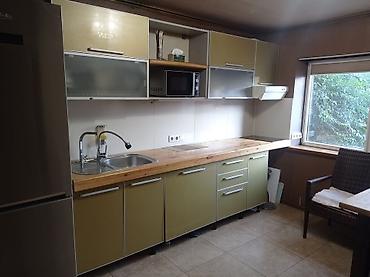 с отдельным входом: Сдаю Дом 🏡 с отдельным входом. Внутри — несколько жилых комнат и — 6
