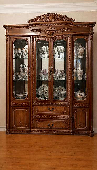 bar stul: Klassik üslubda vitrin-bufet - Material: malaziya mebeli,təmiz qoz — 1