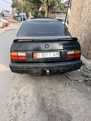 Унаа: Volkswagen Passat: 1990 г., 1.8 л, Кол менен иштөөчү, Бензин, Седан — 4