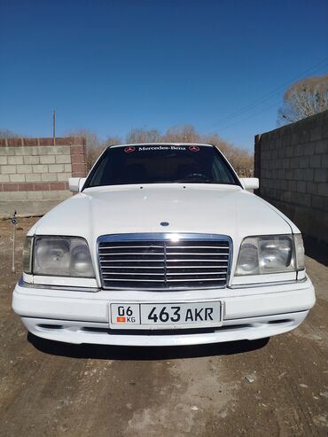 Транспорт: Mercedes-Benz E 200: 1994 г., 2 л, Механика, Бензин, Седан