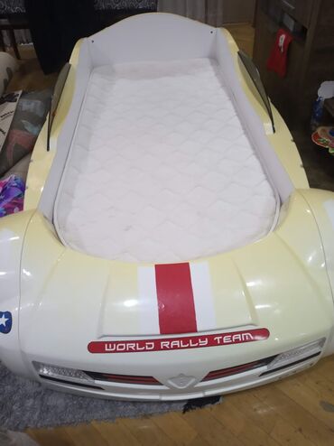 korona mebel: Satilir!! 100 azn Üstünde matras verilmir Əlaqe nömrə 0773170744