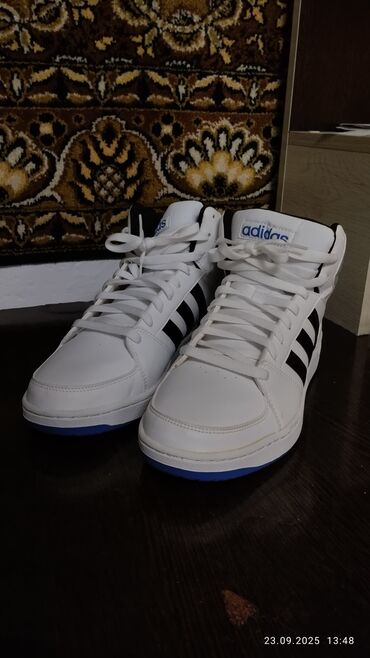 свадебные платья в бишкеке цены на прокат: Мужские кроссовки, 44, Adidas, Новый, цвет - Белый, Самовывоз