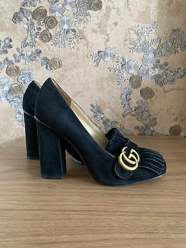 temiz deri: GUCCI Qadın klassik tufli – qara süet, enli hündürdaban - Material — 3