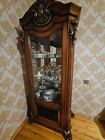Klassik üslubda vitrin şkaf - Material: təbii ağac (qoz rəngində), əl lalafo.az -da — 3 Klassik üslubda vitrin şkaf - Material: təbii ağac (qoz rəngində), əl — 3