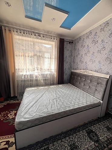 стол уголок: Двуспальная кровать с высоким мягким изголовьем. - Размер спального — 2