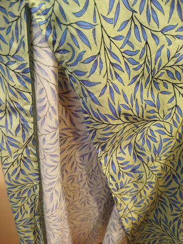 Digər qadın geyimləri: Açıq yaşıl fonda mavi yarpaq naxışlı uniseks uzunqol kaftan. Rahat -da lalafo.az — 3 Digər qadın geyimləri: Açıq yaşıl fonda mavi yarpaq naxışlı uniseks uzunqol kaftan. Rahat — 3