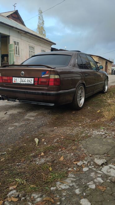 бокс на крышу авто купить в бишкеке: BMW 5 series: 1988 г., 2.5 л, Механика, Бензин, Седан