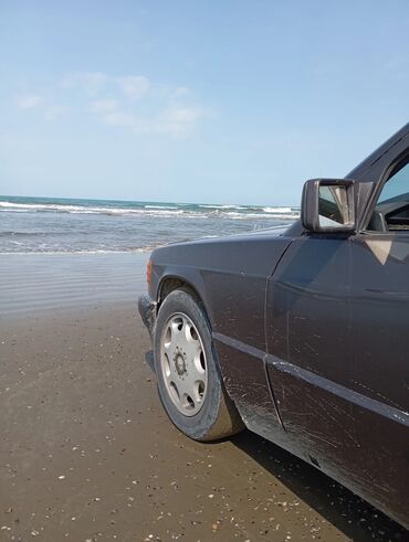 Mercedes-Benz: Mercedes-Benz 190E sedan - Model: Mercedes-Benz 190E (W201) - Kuzov — 12