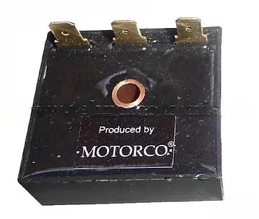 slike: Električni relej marke Motorco, crne boje. Komponenta je kvadratnog — 1