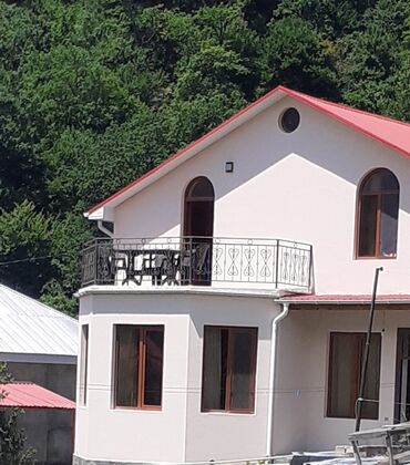 qax gunluk evler: 160 kv. m, 4 otaqlı, Kombi, Qaz, İşıq