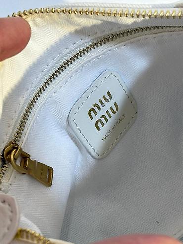 Çantalar: Miu Miu mini çiyin/çapraz çanta - Rəng: krem-ağ korpus, qızılı — 5