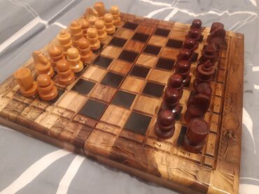 шахматы ручной работы: Шахмат фигурками из ореха