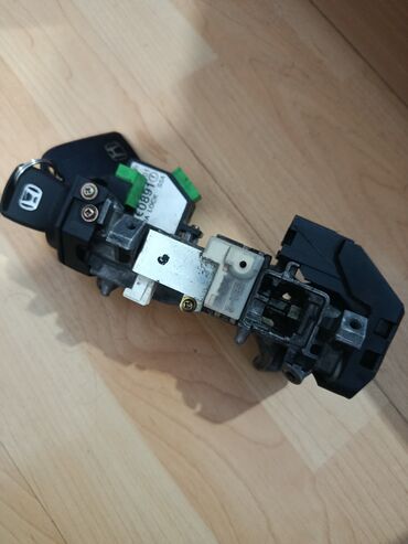 динамик на сабвуфер: Замок Для акорт