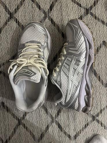 Мырзалардын бут кийими: Эркектердин кроссовкасы, 40, Asics, Колдонулган, түсү - Күмүш — 2