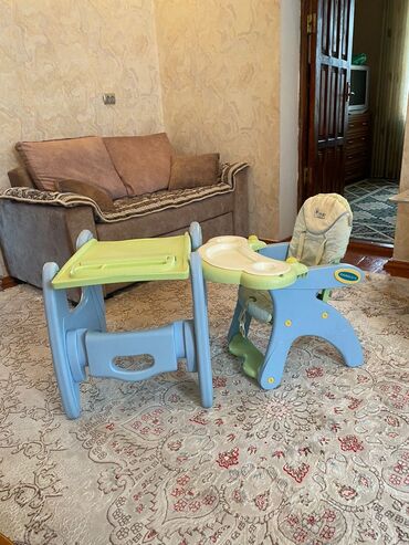детский столик с стульчиком: Продаю детский столик от "Mamalove", трансформер с 7 месяцев до 7