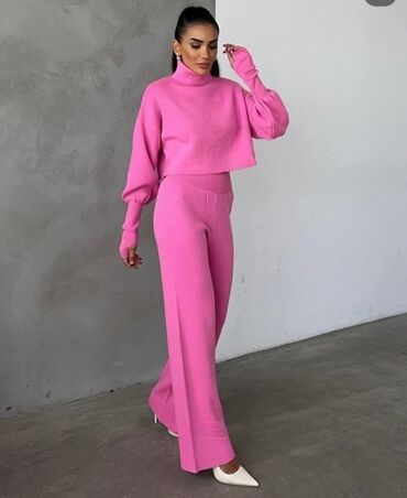 Kompleti: Komplet trikotaža 
Prelepe boje
3500 dinara L — 7