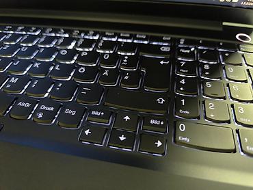 Lenovo: Lenovo ThinkPad L15 vrhunska serija odlicno ocuvan, kiciste je — 11