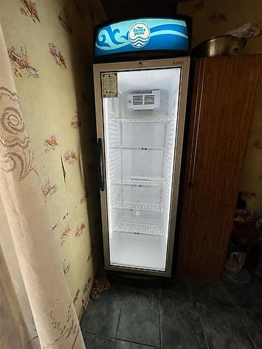 Промышленный холодильныйс прозрачной дверцей для торговли и HoReCa. -