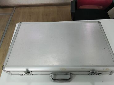 fizioterapiya avadanliqlari: Göz müayinəsi üçün istifadə olunan, optik linzaların tam dəstini