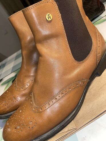 обувь женские бу: Деми сапоги от Tommy Hilfiger качество оригинал, размер 39 женский
