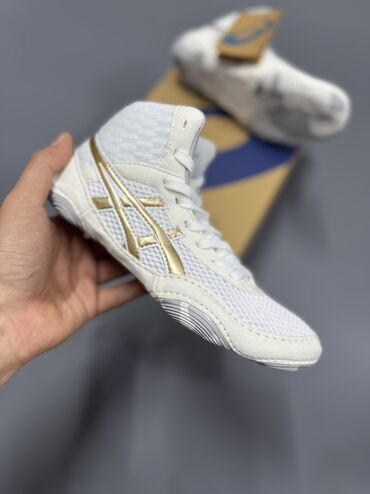 трекинговый обувь: Борцовки Asics Matblazer обеспечивают защиту голеностопа и