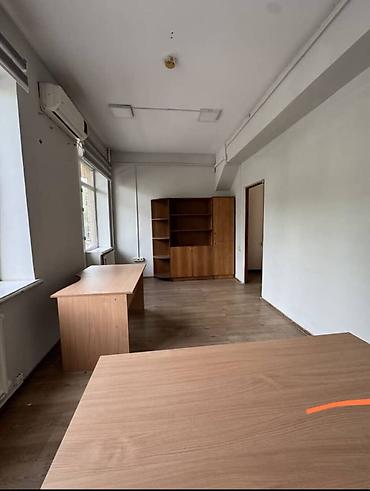 Аренда офисов: Сдаю Офис целиком: 800 м², В административном здании, С ремонтом, Первая линия, С отдельным входом, С отдельным санузлом — 12