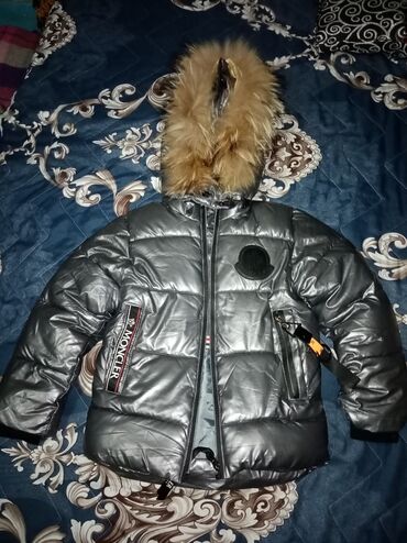 женский комбинезон с открытой спиной: Продам куртку. В отличном состоянии. Одевалась 1 раз. Цвет металик