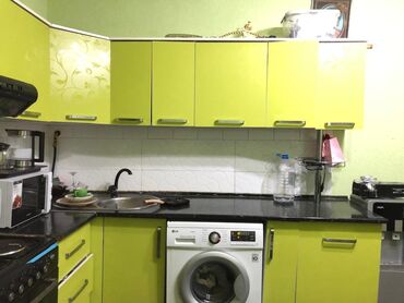 кухонные мебель: Кухонный Стол, цвет - Зеленый, Б/у