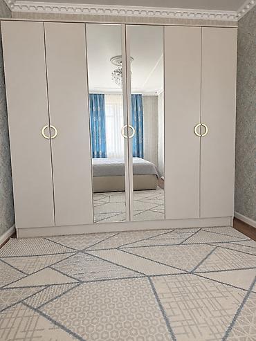 туалетные столики с зеркалом: Шкаф-купе/распашной для спальни, 6‑дверный, с двумя большими зеркалами — 1